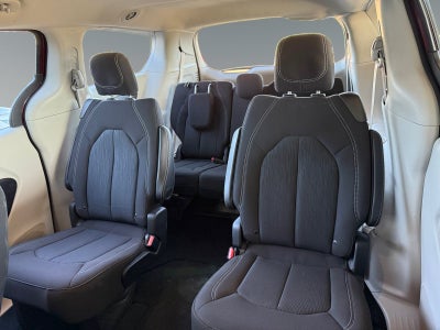 2021 Chrysler Voyager LX