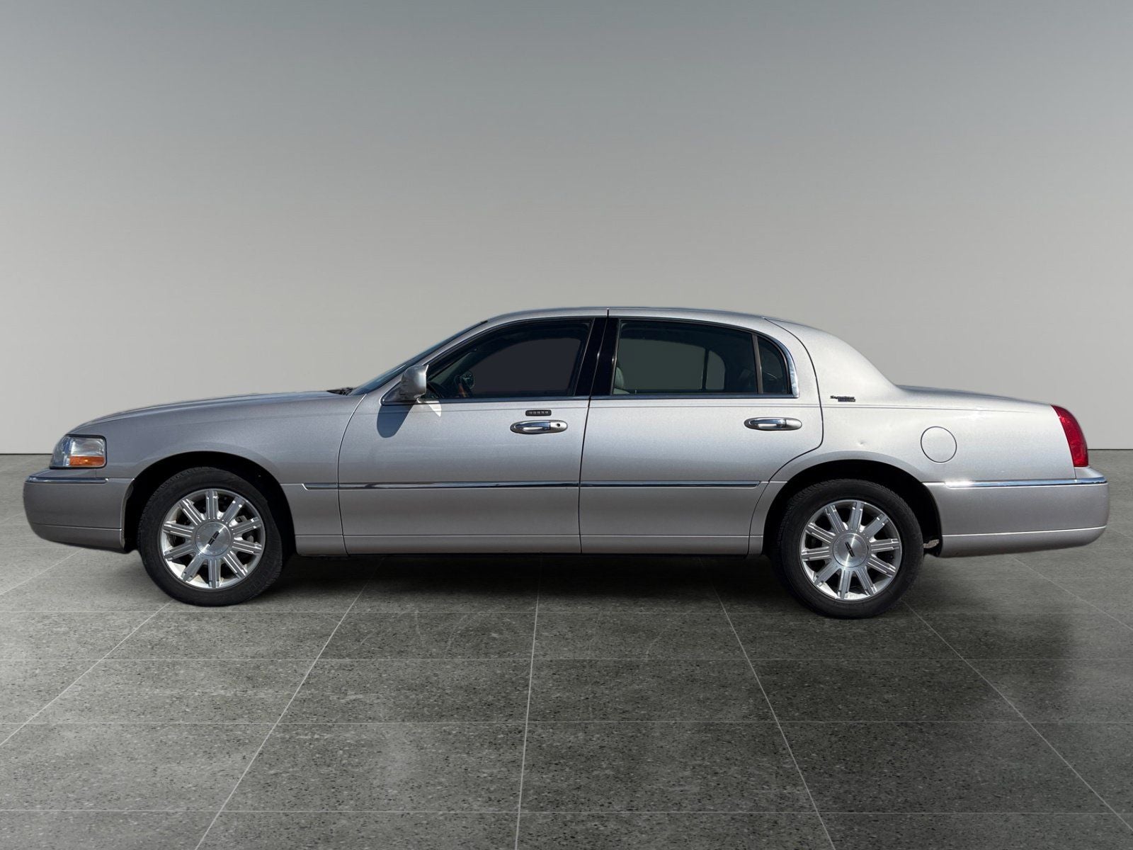 2010 Lincoln Town Car Signature Limited