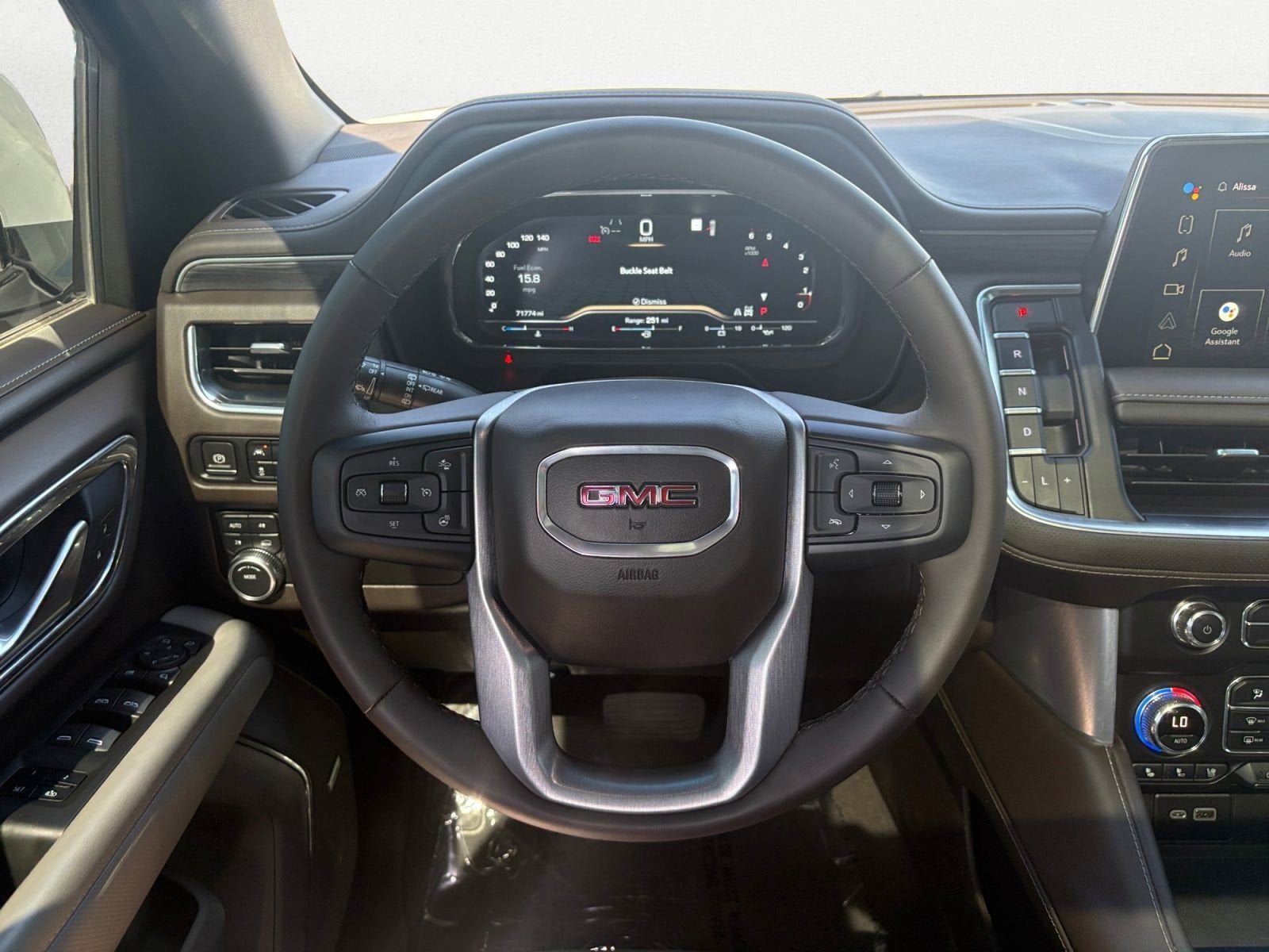 2022 GMC Yukon SLT