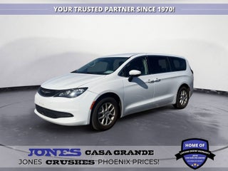 2023 Chrysler Voyager LX