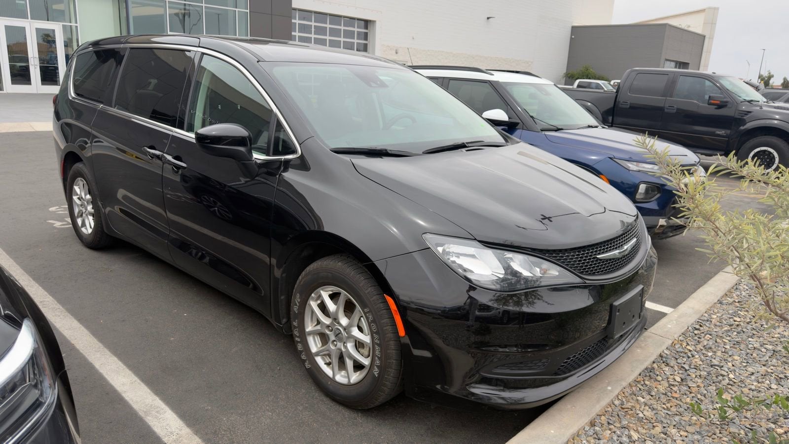 2024 Chrysler Voyager LX