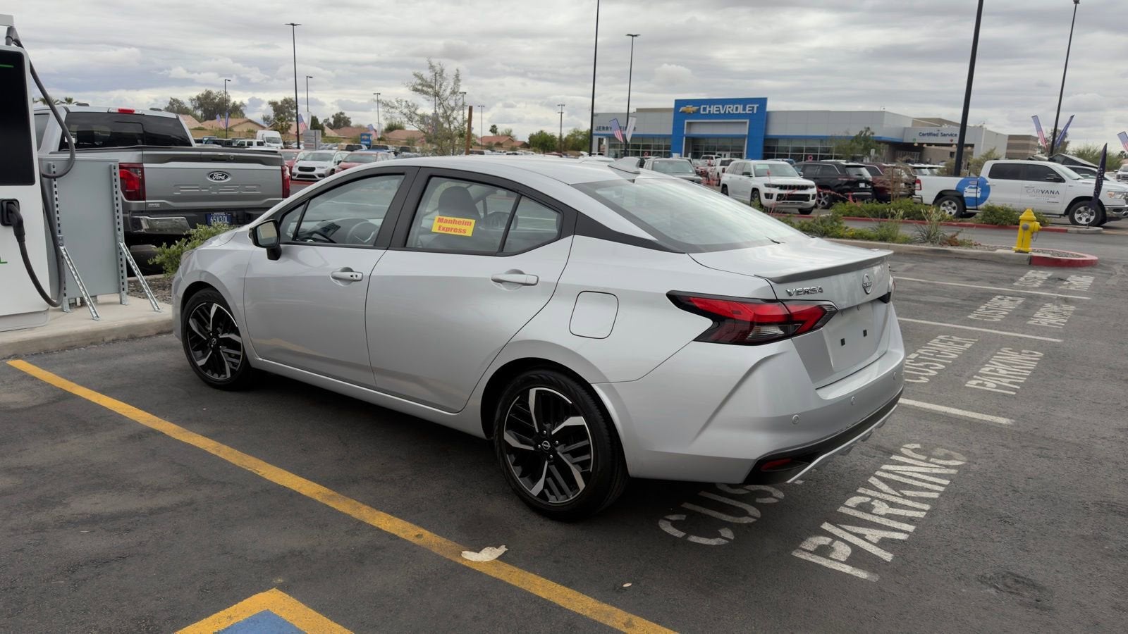2025 Nissan Versa SR