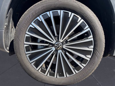 2025 Volkswagen Taos SE