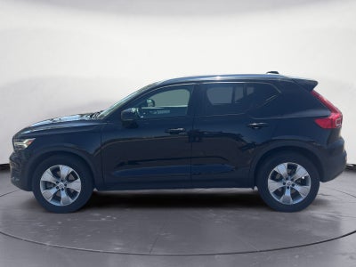 2020 Volvo XC40 Momentum