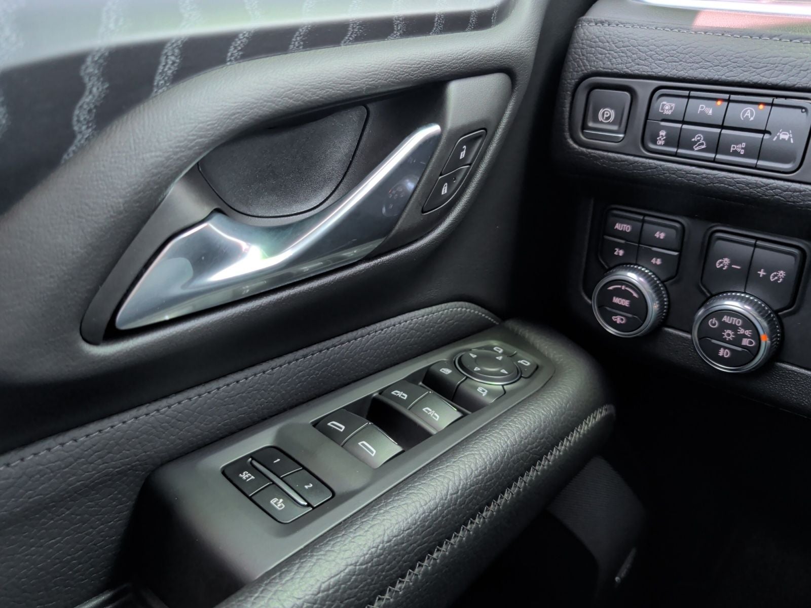 2023 GMC Yukon 4WD Denali