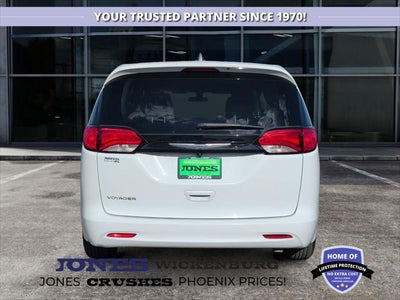 2022 Chrysler Voyager LX