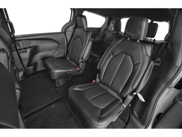 2025 Chrysler Voyager LX