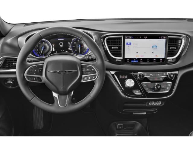 2025 Chrysler Voyager LX