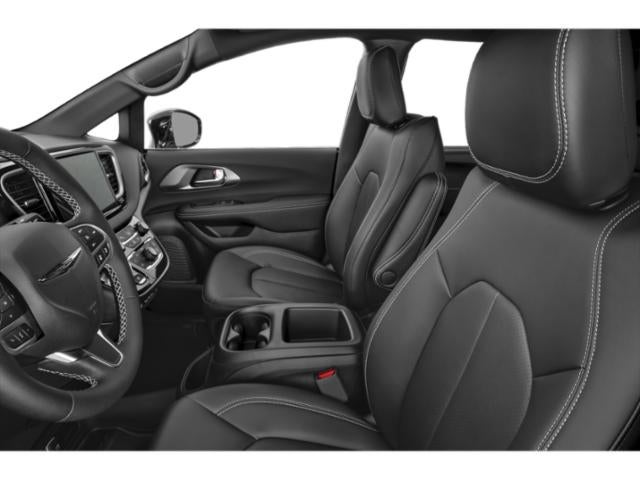 2025 Chrysler Voyager LX