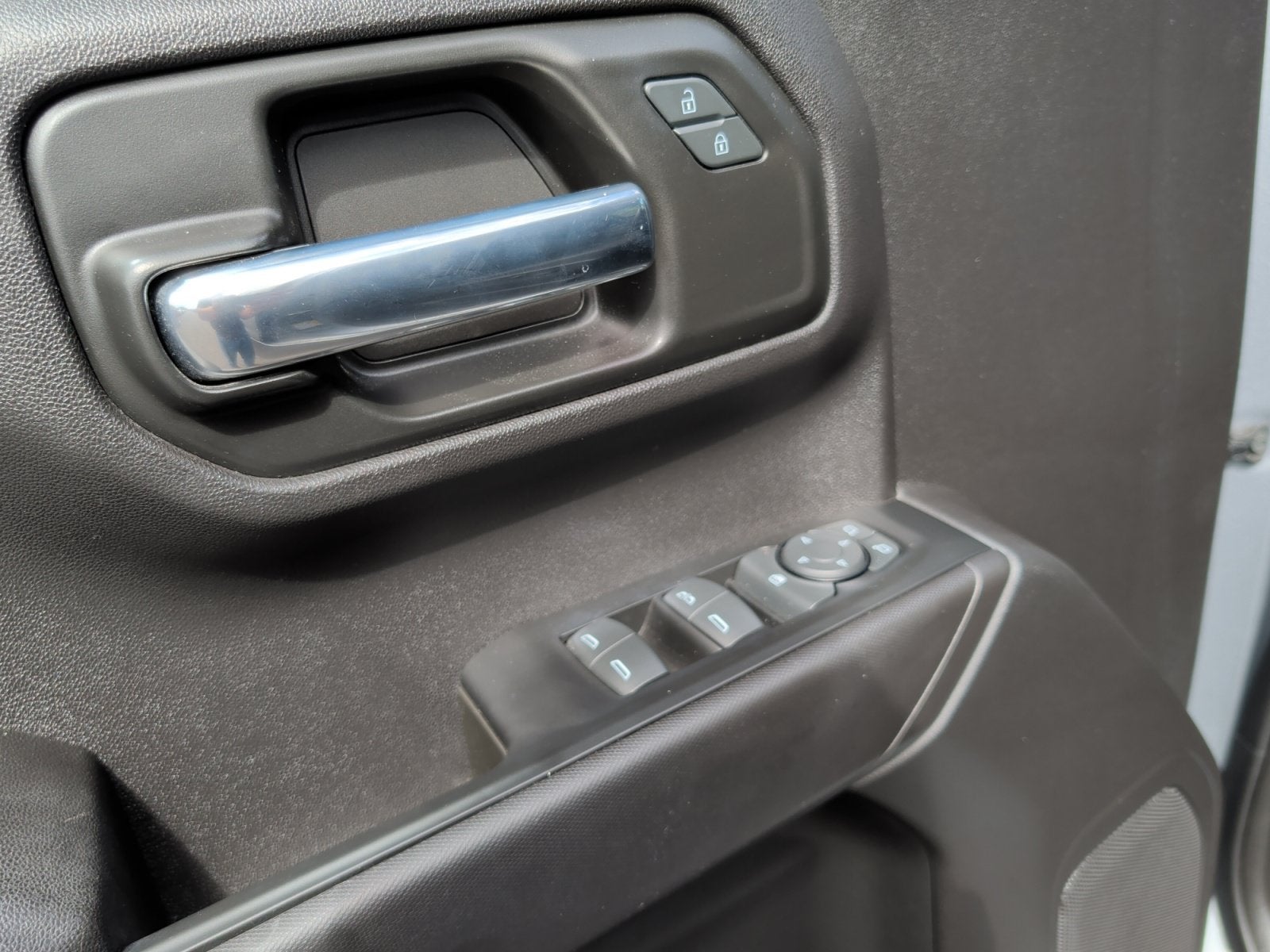 2023 Chevrolet Silverado 1500 2WD Crew Cab Short Bed Custom