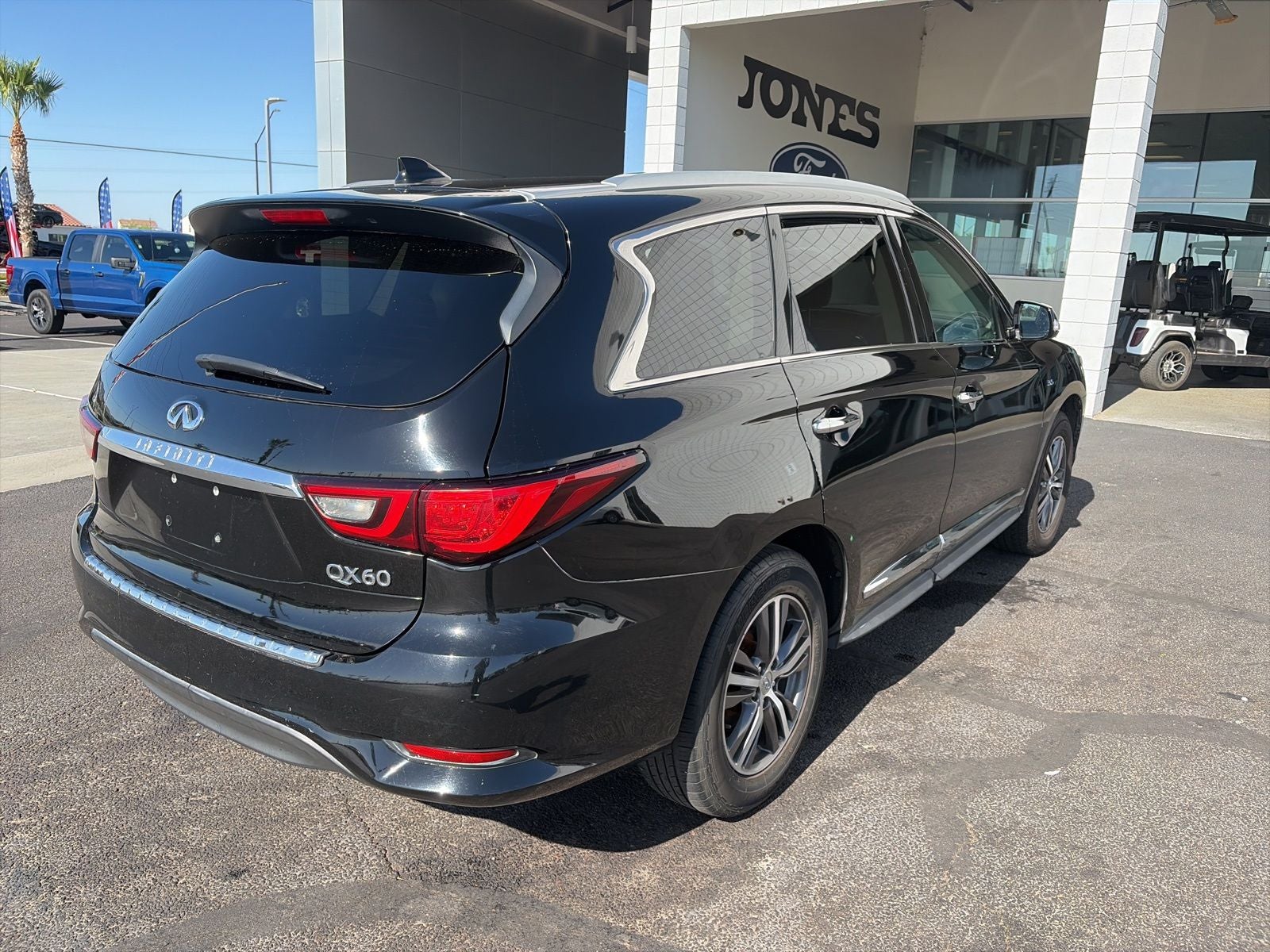 2019 INFINITI QX60 LUXE