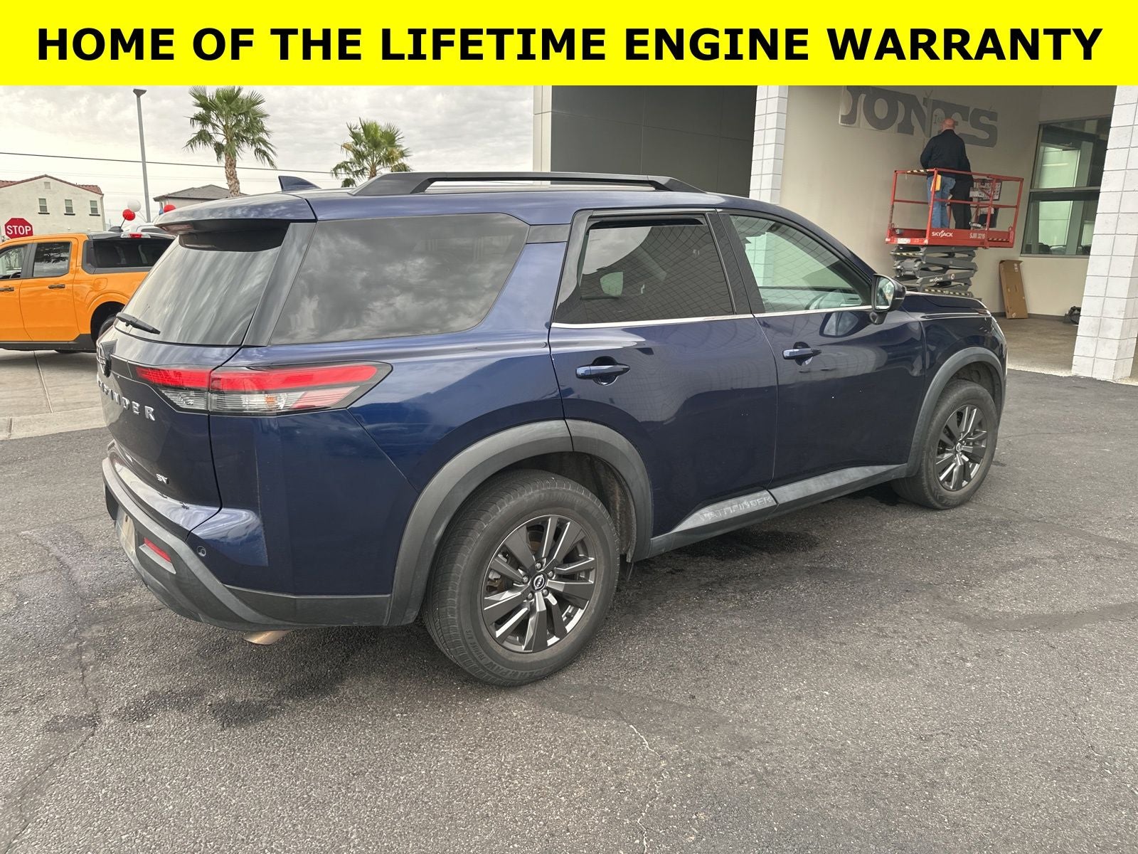 2022 Nissan Pathfinder SV