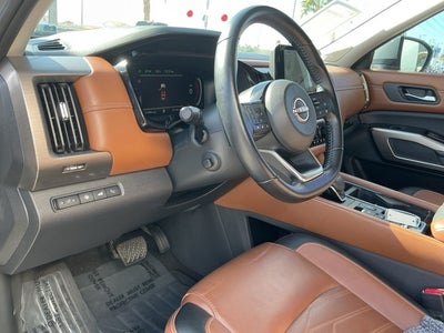 2023 Nissan Pathfinder Platinum