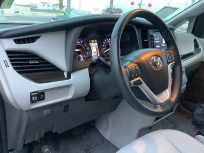 2020 Toyota Sienna XLE