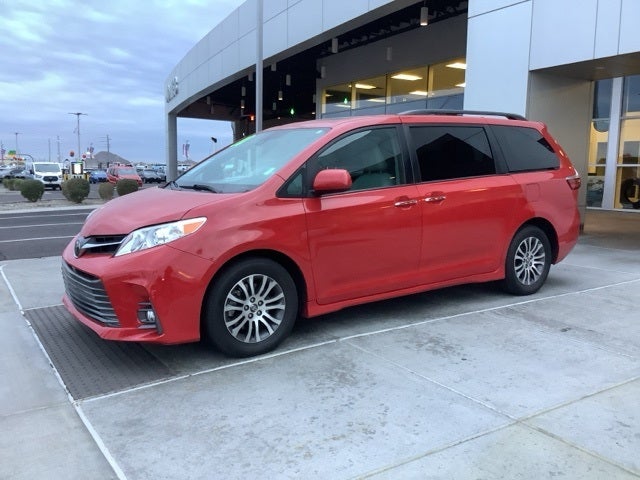 2020 Toyota Sienna XLE