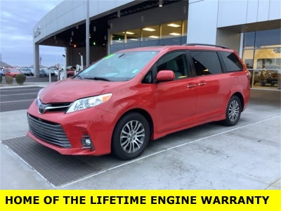 2020 Toyota Sienna XLE